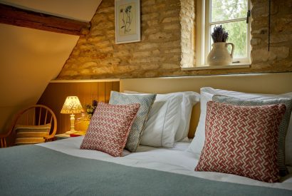 A double bed at Orchard Stable, Cotswolds