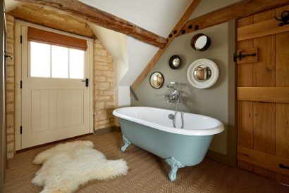 The free standing bath at Orchard Stable, Cotswolds