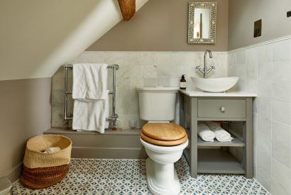 A bathroom at Orchard Stable, Cotswolds