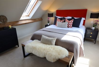 The bedroom at Piglet's Hideaway, Cotswolds
