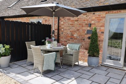 The outdoor patio at Piglet's Hideaway, Cotswolds