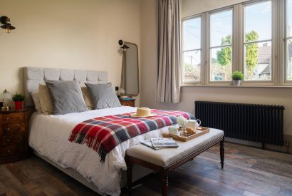 A double bedroom at Grange Cottage, Bursledon, Hampshire