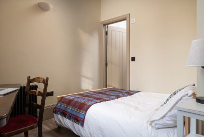 A double bedroom at Grange Cottage, Bursledon, Hampshire