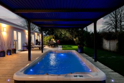 The heated pool at Paisley Cottage, Kent