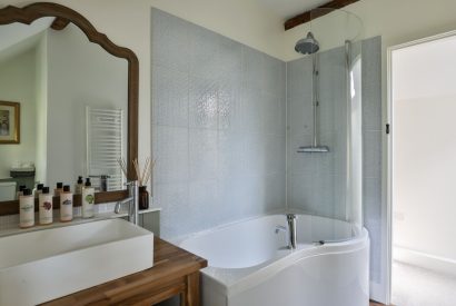 The sink and shower in the bathroom at Rambling Rose Cottage, Cotswolds