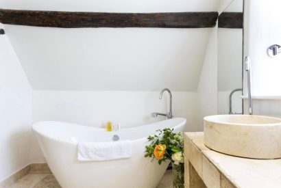 A bathroom at Willow Cottage, Cotswolds