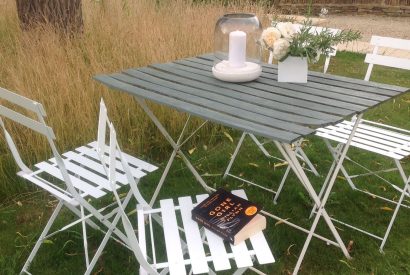 Outdoor dining at Willow Cottage, Cotswolds