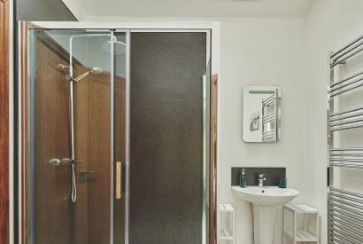 A bathroom at Plum Cottage, Lake District