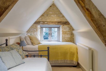 A twin bedroom at Leonard House, the Cotswolds