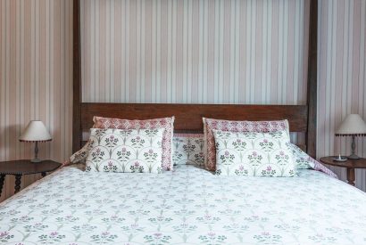 A four poster bed at Leonard House, the Cotswolds