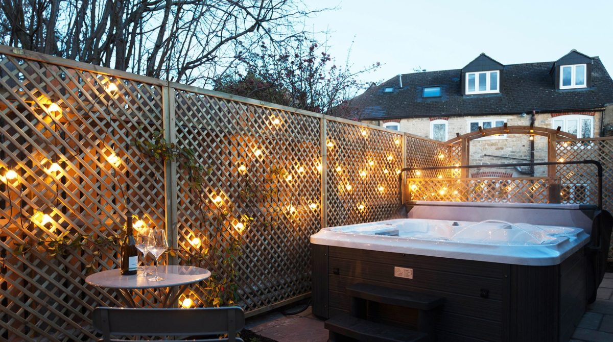 The private hot tub at Leonard House, the Cotswolds