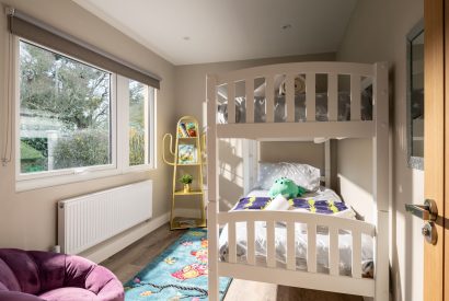 A bunk bedroom at Sunset Cottage, Kent