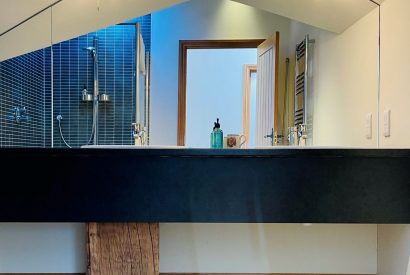 A bathroom at Cotswold Retreat, Cotswolds