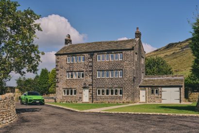 The driveway at Rye Top Farm, Uppermill, Peak District