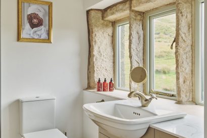 A bathroom at Rye Top Farm, Uppermill, Peak District