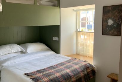 King size bedroom with bunk at Weaver's Cottage, Roundstone, Galway