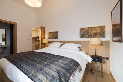 Super king size bedroom at Weaver's Cottage, Roundstone, Galway