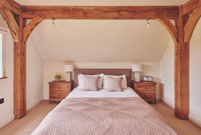 A bedroom at Apple Tree Cottage, Cotswolds