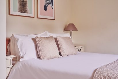 A bedroom at Apple Tree Cottage, Cotswolds