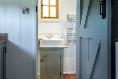 The bathroom at The Shepherd's Retreat, Worcestershire