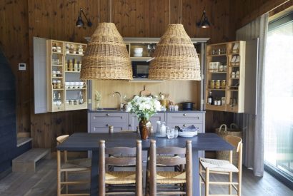 The kitchen and dining room at Lakeside Cabin, Cotswolds