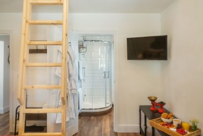 Mezzanine Super king size bedroom at Splendor Retreat, Chapmanslade, Wiltshire