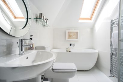 A bathroom at Ocean Beach House, Devon