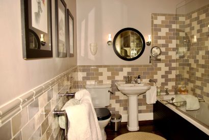 A bathroom at Ocean Beach House, Devon