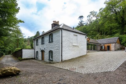 The exterior of Lomond House, Loch Lomond