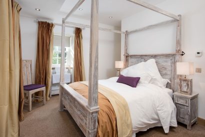 The four poster bed at Lomond House, Loch Lomond