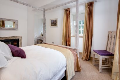 The four poster bed at Lomond House, Loch Lomond