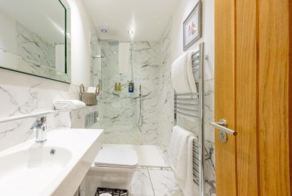 A shower room at Lomond House, Loch Lomond