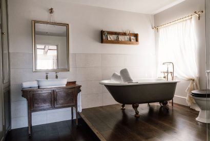 A bathroom at The Farmhouse, Hampshire