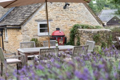 Outdoor dining at Fox Cottage, Cotswolds