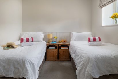 A twin bedroom at Bix Cottage, Chiltern Hills