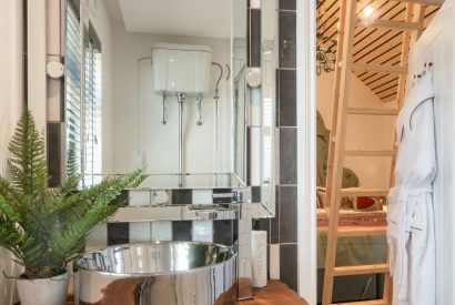 An ensuite shower room at Splendor Retreat, Chapmanslade, Wiltshire