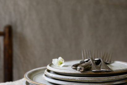 Dining at Potter's Cottage, Roundstone, Galway