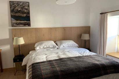 Super king size bedroom at Potter's Cottage, Roundstone, Galway