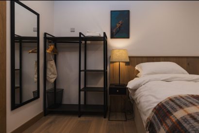 Twin bedroom at Potter's Cottage, Roundstone, Galway