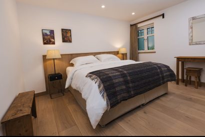 Super king size bedroom at Potter's Cottage, Roundstone, Galway