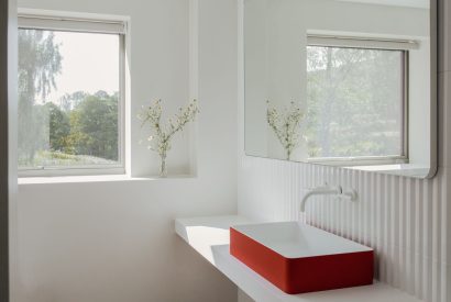 An en-suite bathroom at Dubh Lodge, Aberfeldy, Perthshire