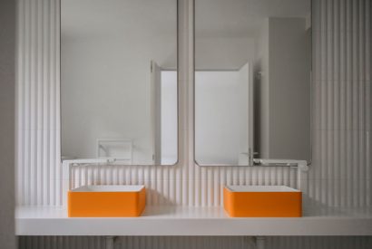 An en-suite bathroom at Dubh Lodge, Aberfeldy, Perthshire