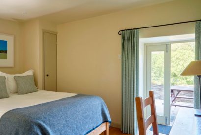 A bedroom at Tigley Cottage, Devon