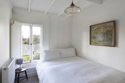 A double bedroom at Riverside View, Chiltern Hills