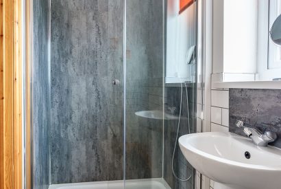 A bathroom at Ty Llewelyn, Llyn Peninsula