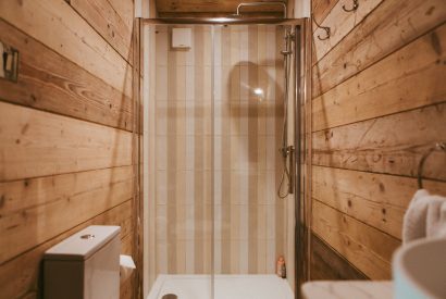 The shower room at Basil Pyggy, North Wessex Downs 