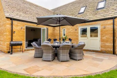 Outdoor dining at Honey Stone Cottage, Cotswolds