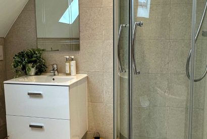 A bathroom at Honey Stone Cottage, Cotswolds