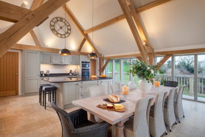 The kitchen and dining room at Serenity Retreat, Devon