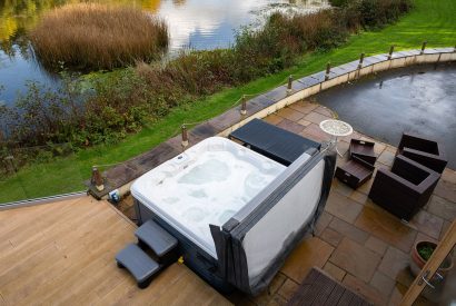 The hot tub at Lake House, Powys